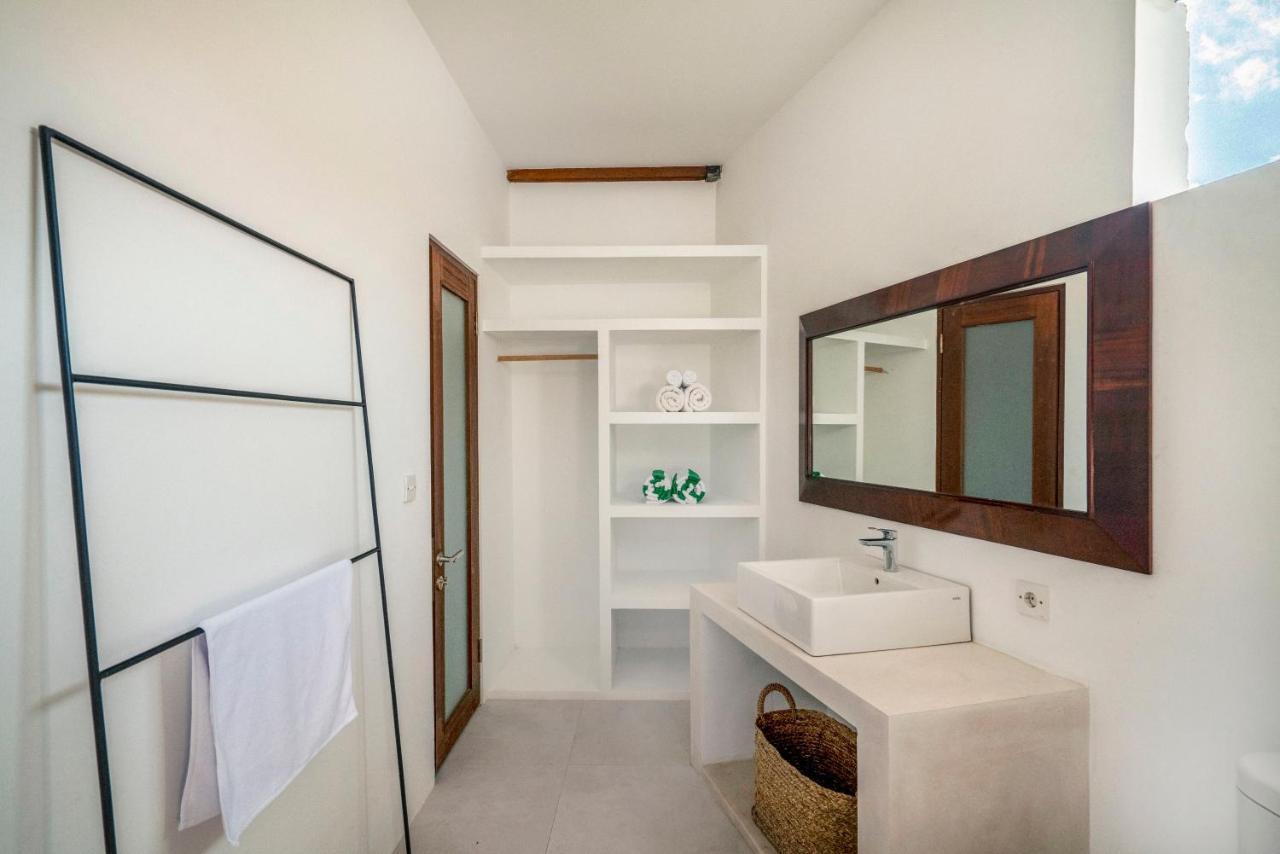 Appartamento Batu Belig Living Managed By Cpm Bali Seminyak Esterno foto