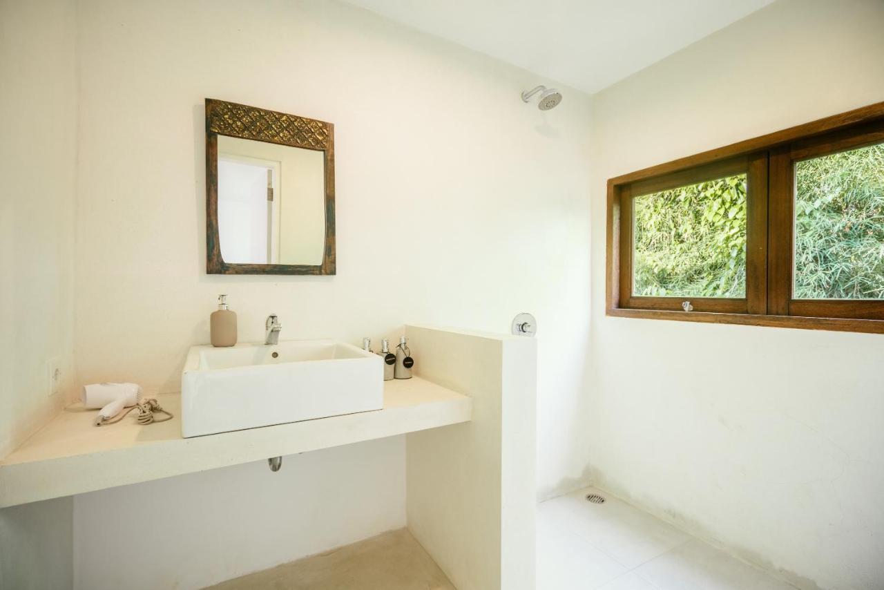 Appartamento Batu Belig Living Managed By Cpm Bali Seminyak Esterno foto