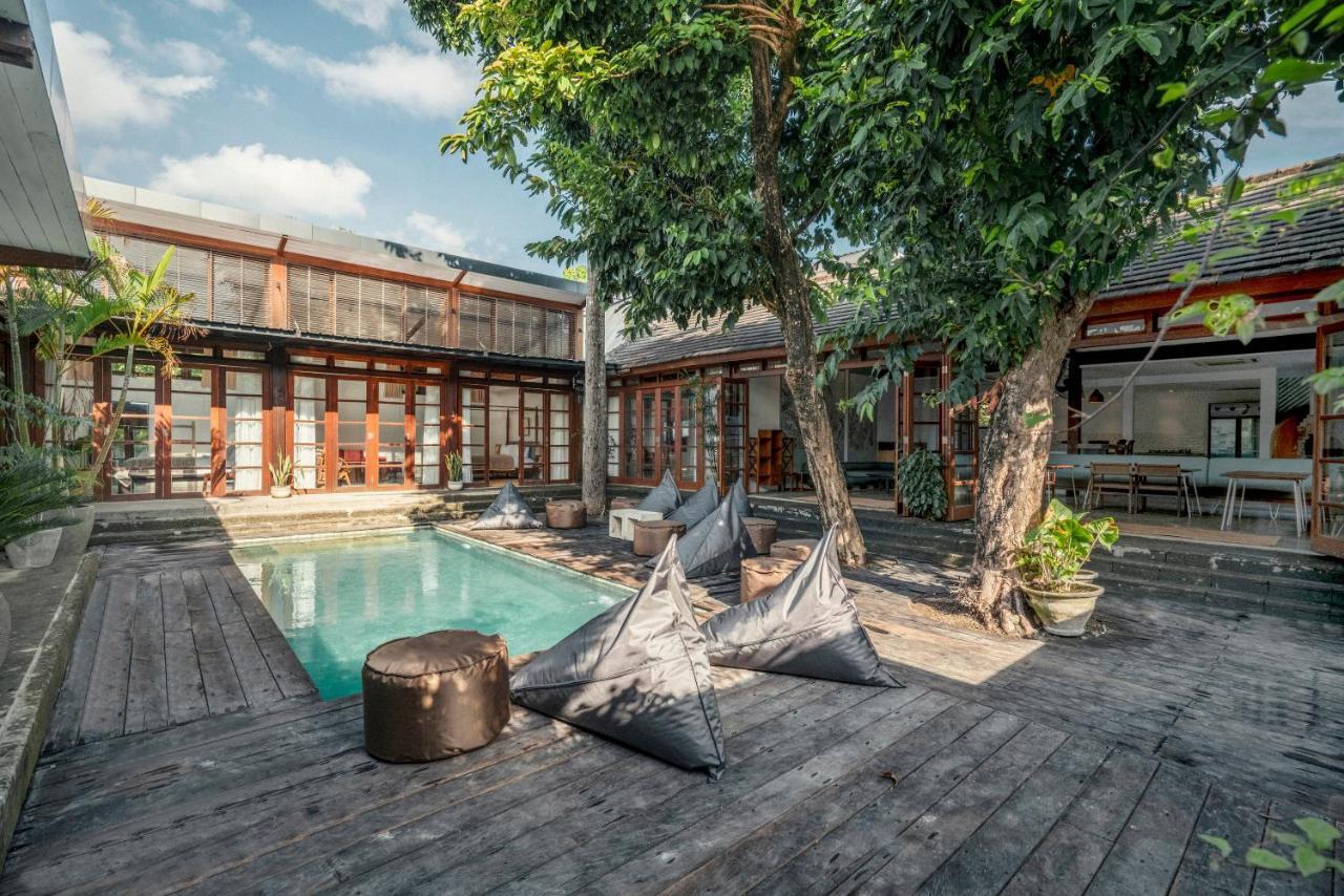 Appartamento Batu Belig Living Managed By Cpm Bali Seminyak Esterno foto