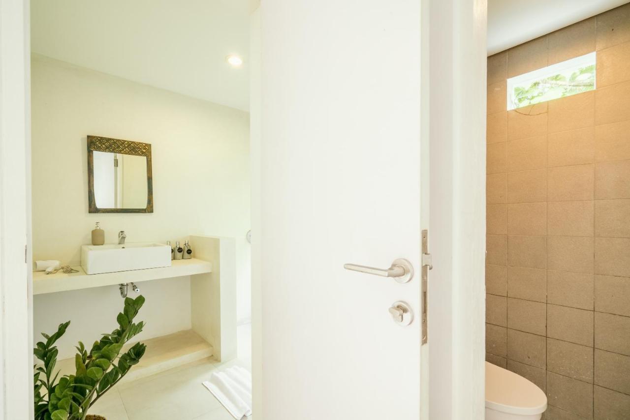 Appartamento Batu Belig Living Managed By Cpm Bali Seminyak Esterno foto